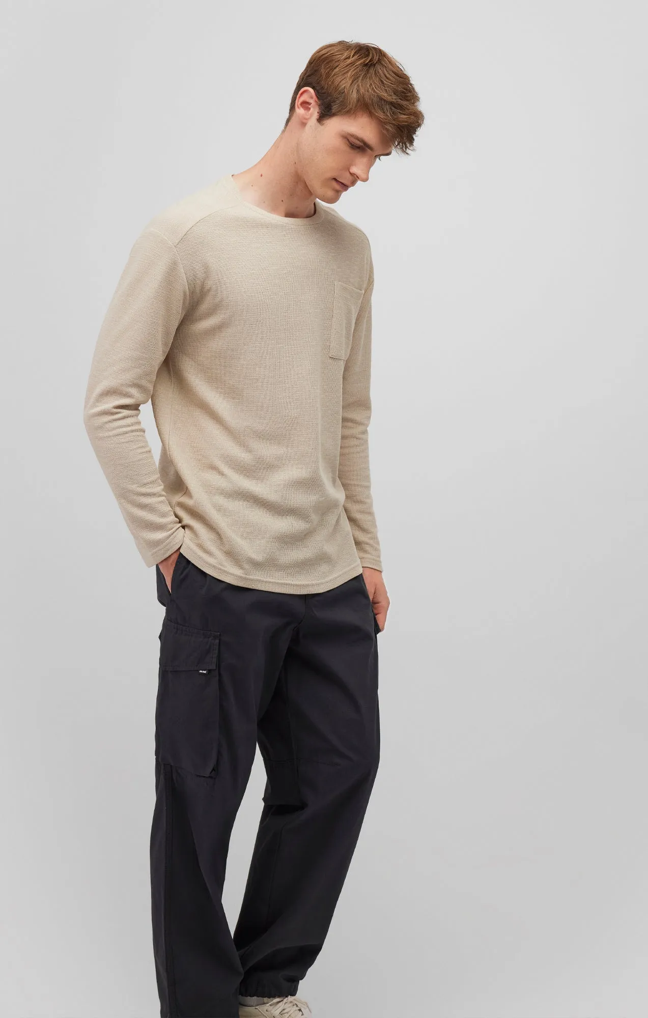 LONG SLEEVE POCKET T-SHIRT IN PELICAN
