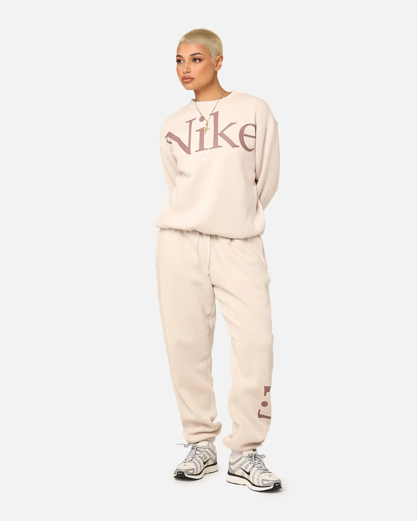 Nike Women's Sportswear Phoenix Fleece Oversized Logo Crewneck Light Orewood Brown